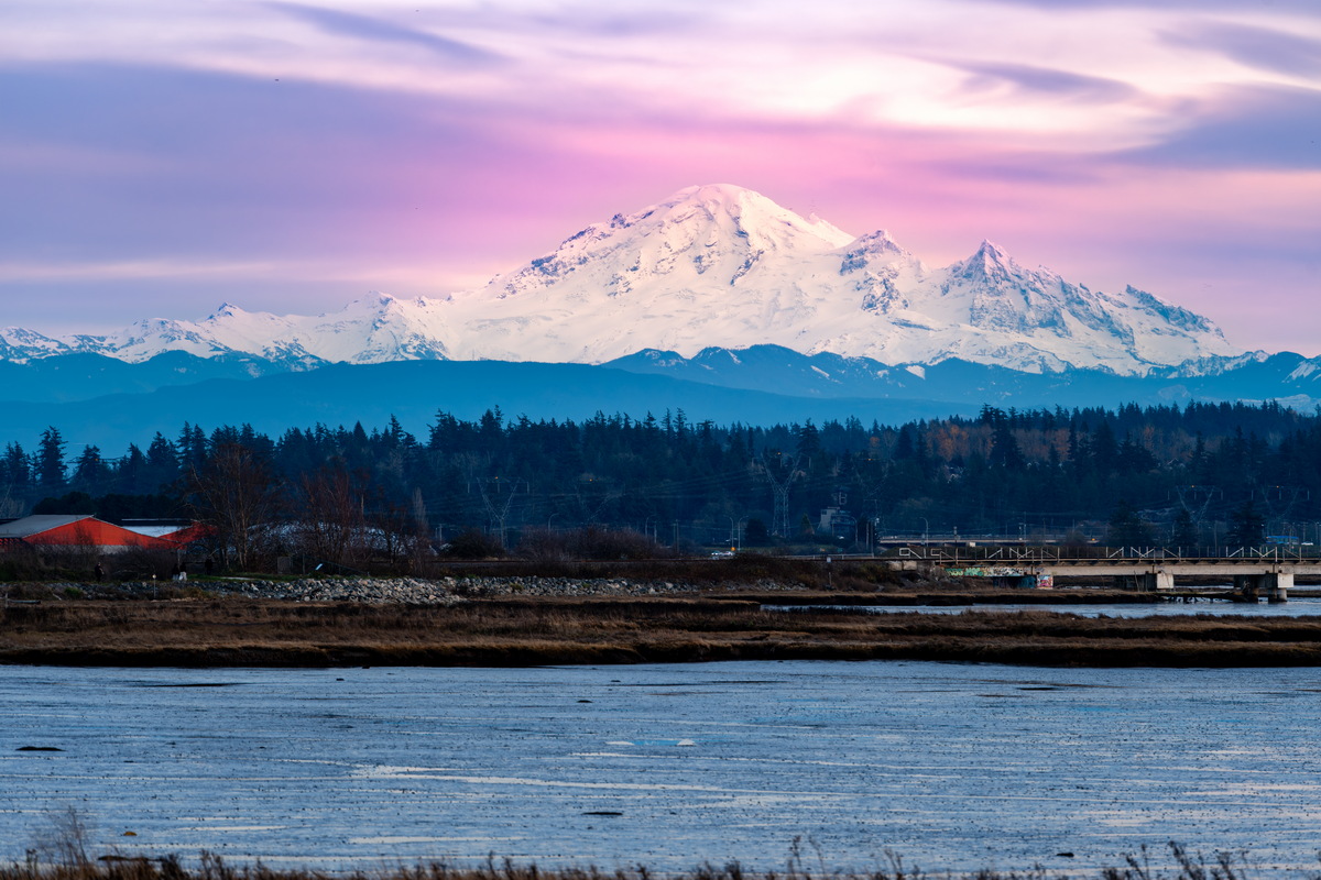 Mud Bay Park 拍贝克雪山：朝霞、粉色雪山与雪山火车