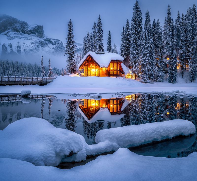 翡翠湖小屋的蓝调时刻,翡翠湖 Emerald Lake · 幽鹤国家公园 — 韩进一摄