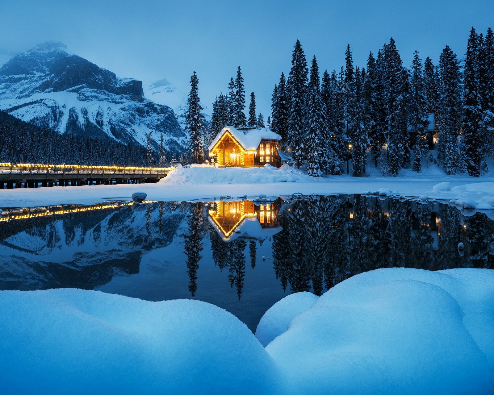 翡翠湖小屋夜色倒影,翡翠湖 Emerald Lake · 幽鹤国家公园 — 韩进一摄